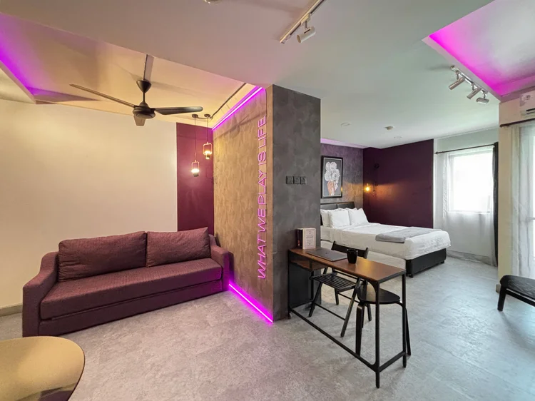Copenhagen: One room for sleeping, working and relaxing, with a ceiling fan.