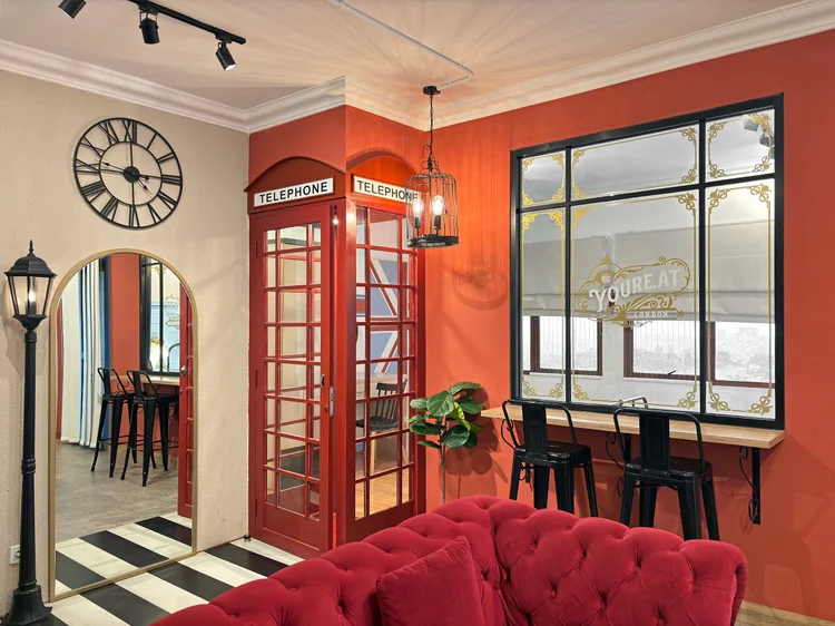 London: Hosting since 2020, Airbnb Superhost, thousands of guests.