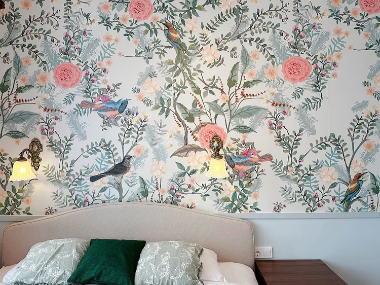 Malacca: Master bedroom: a 180 cm bed with AC and its own ensuite bathroom.