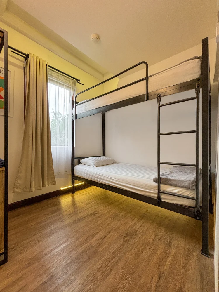 Brooklyn: Second bedroom: a bunk bed for two, with its own AC.