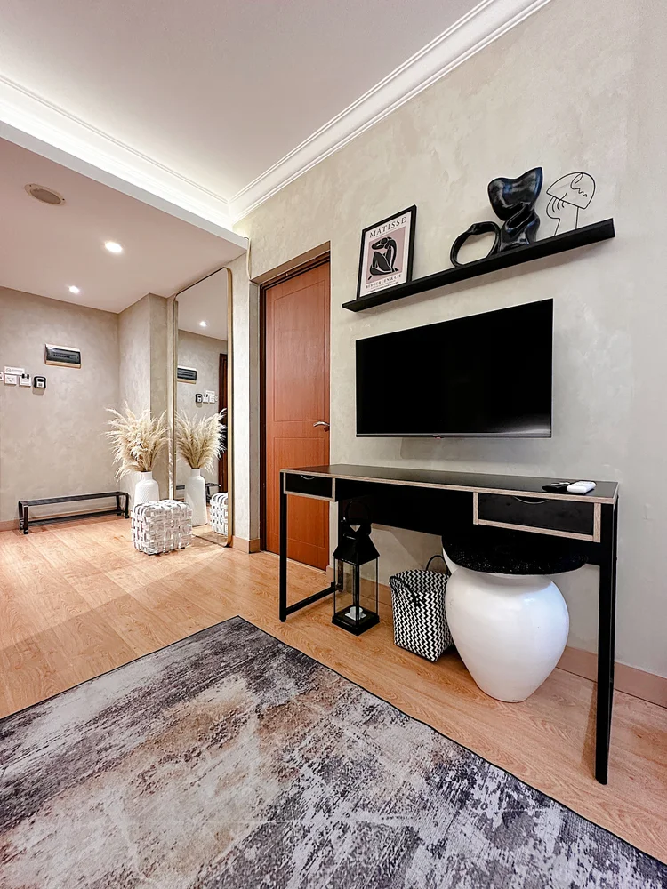 Amalfi: A 40-inch smart TV with Netflix; just pick what to watch.