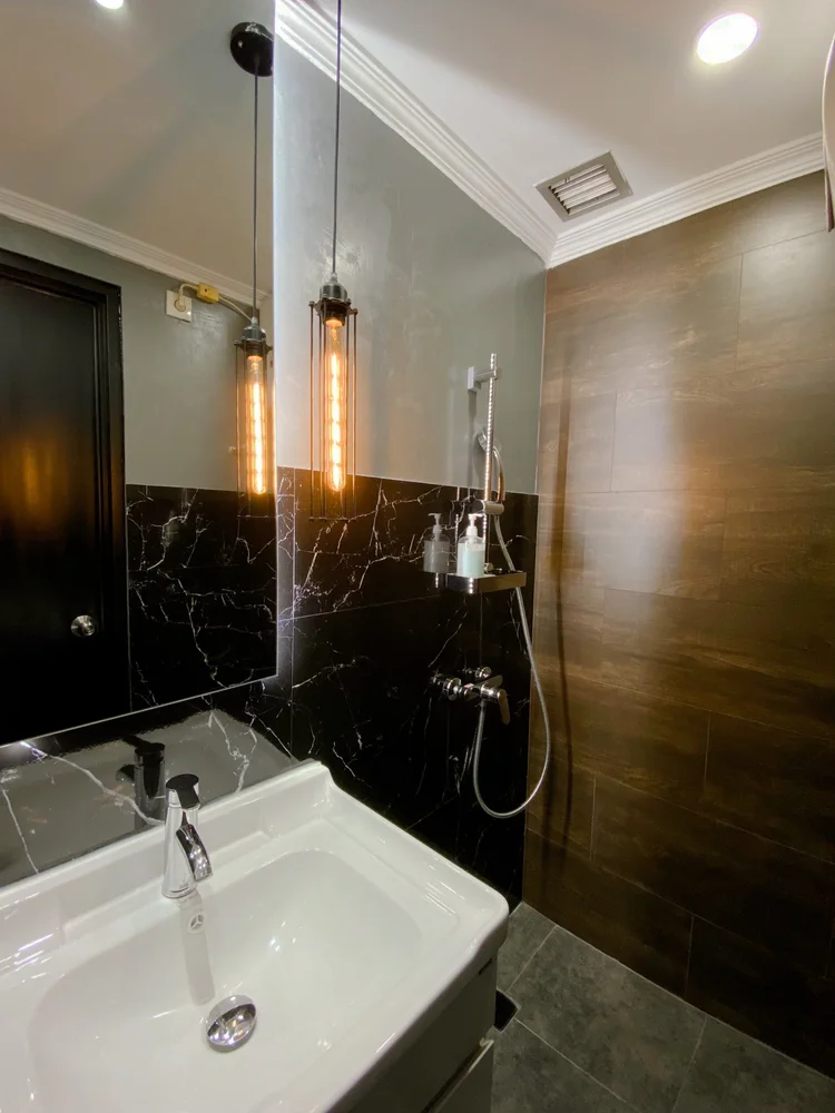 Kingston: The bathroom, cleaned by our own team to CHSE standard before every check-in.