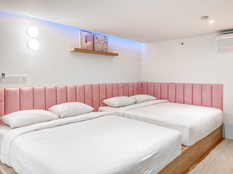 Gangnam: The loft bedroom: sleeps 4, up to 7 with extra beds.