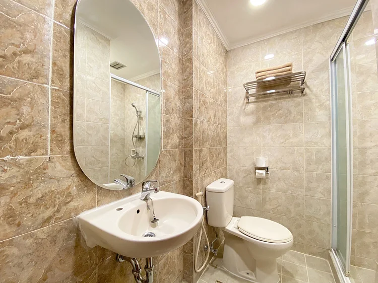 Amalfi: Two bathrooms in this unit, one of them inside the master bedroom.