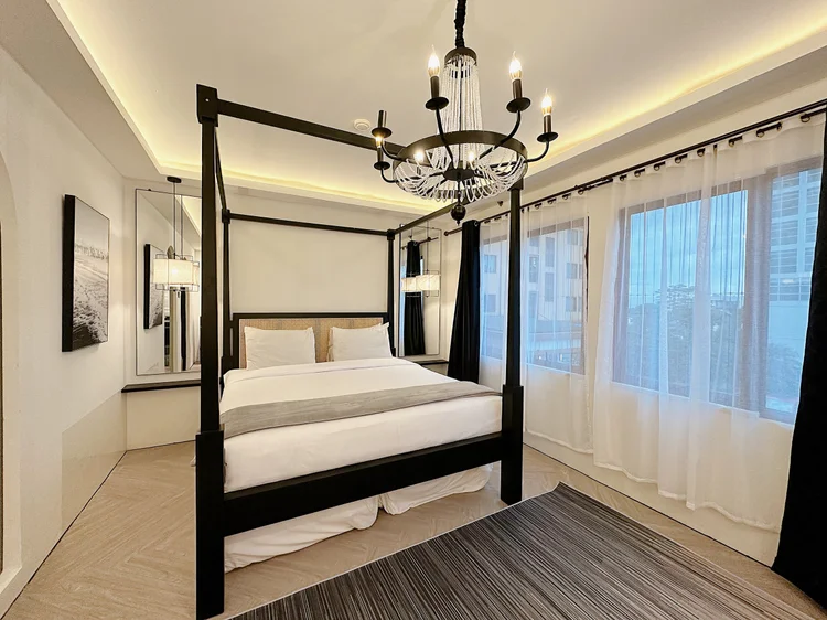 Los Angeles: A canopy-style bed frame with a crystal chandelier anchors the bedroom.