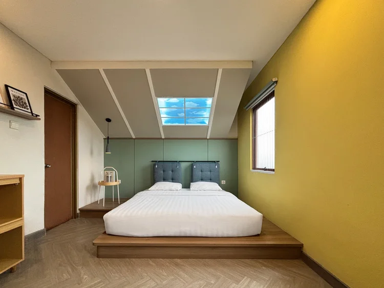 Seoul: Master bedroom: a 180 cm king bed on a wood platform, under a ceiling panel of clouds.
