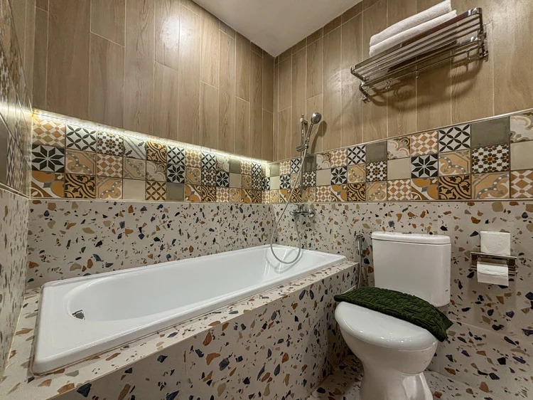 Havana: The master bedroom's bathroom with a bathtub, for a soak after a day out.