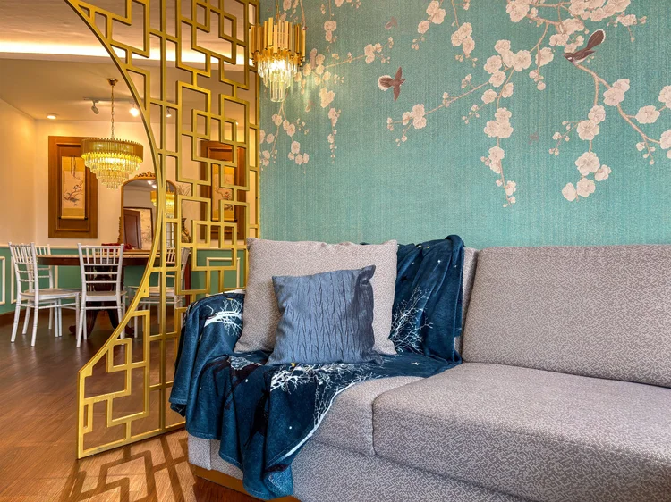 Salzburg: Sleeps 9, up to 12 with extra beds, and still together in the same living room.