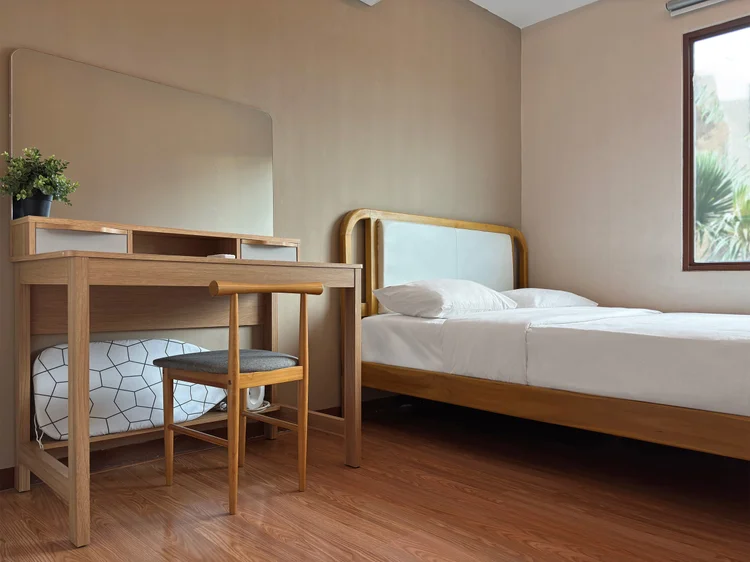 Nagoya: A bedroom with a 160 cm queen bed, dressing table and its own AC.
