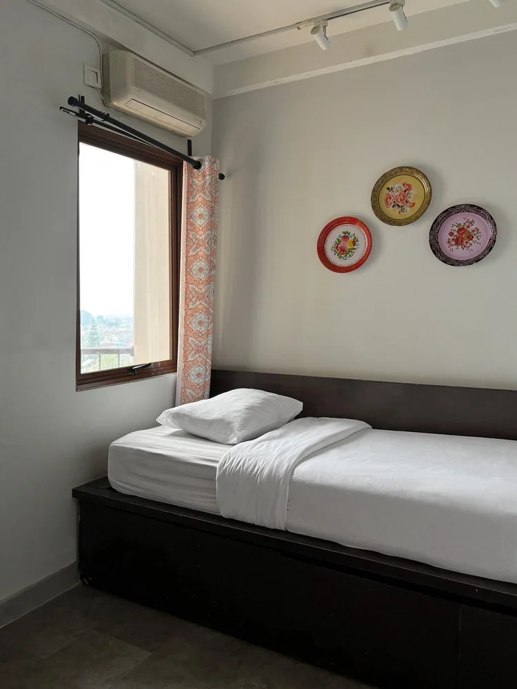 Marrakech: Second bedroom: a 100 cm single bed with its own AC.