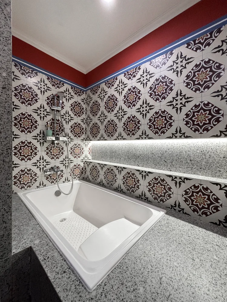 London: The master bathroom has a bathtub, for a relaxed soak after a day out.