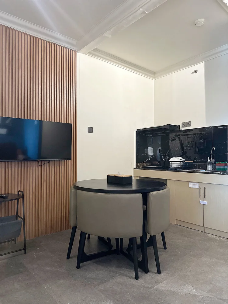 Boston: Dining table for four, close enough to eat and watch Netflix at the same time.