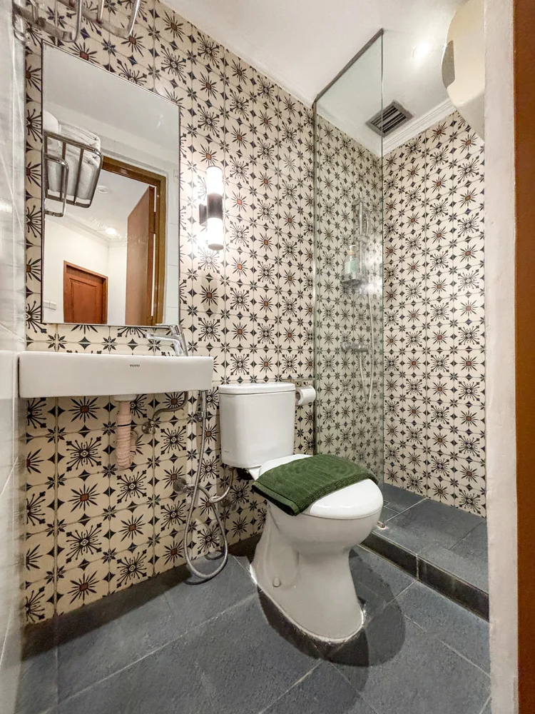 Chicago: One of the two bathrooms, with patterned tile and a hot shower.
