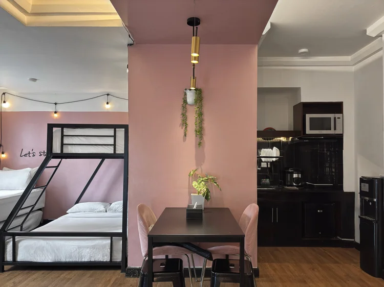 Myeong-dong: From the bunk beds to the dining table and kitchen, all in one room.