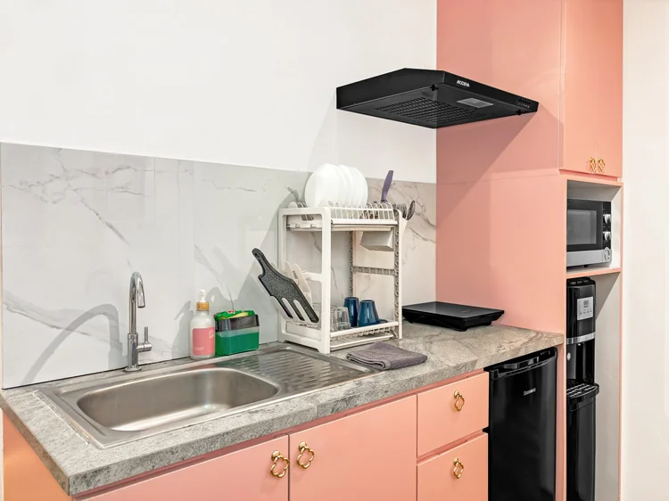 Milan: Open kitchen: sink, induction hob, microwave and fridge.