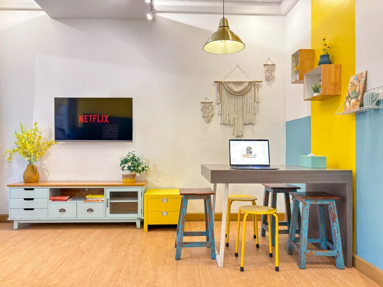 St. Tropez: Smart TV with Netflix, and a dining table that works as a desk when needed.