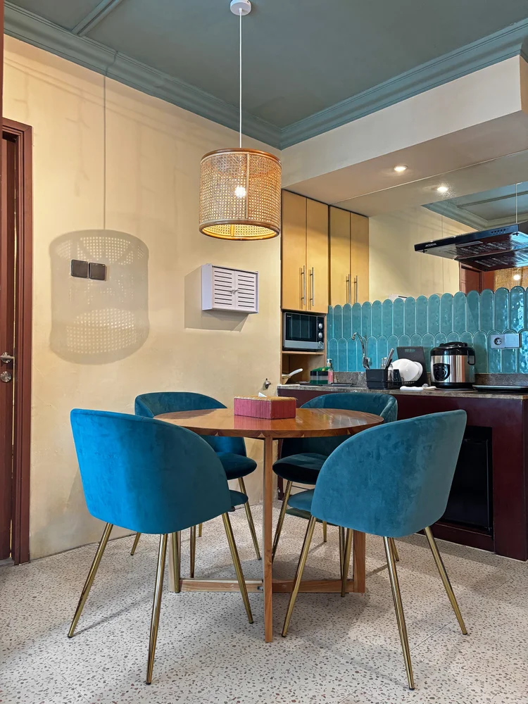 Madagascar: Breakfast for four at the round table, the kitchen a step from your chair.