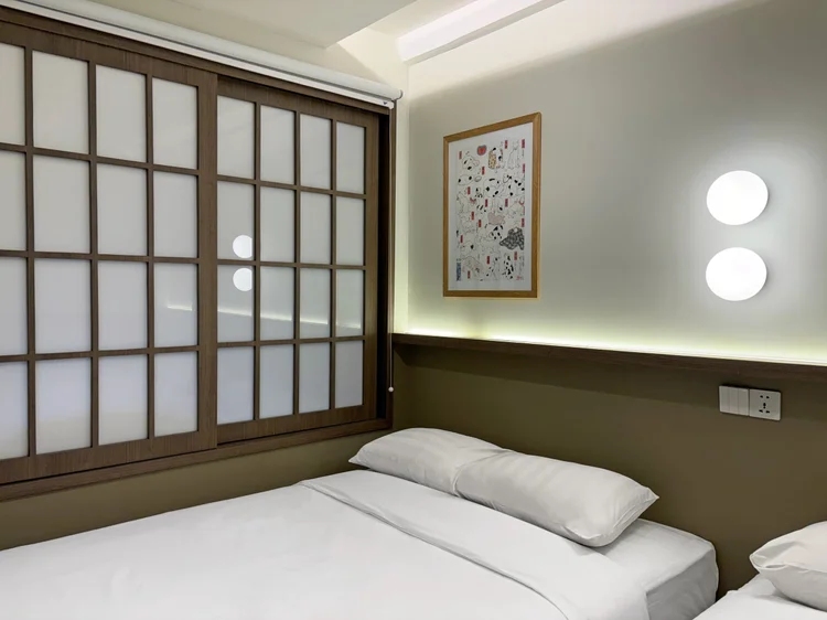 Aoyama: White sheets on the platform bed, the same standard in all our units.