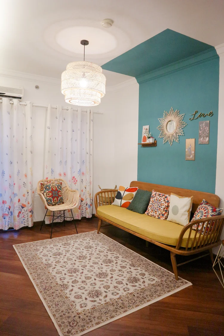 Havana: Living room with the sofa and pendant lamp, where everyone gathers.