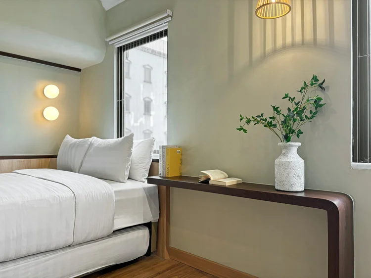Nakameguro: White sheets on every bed, the same standard in all our units.