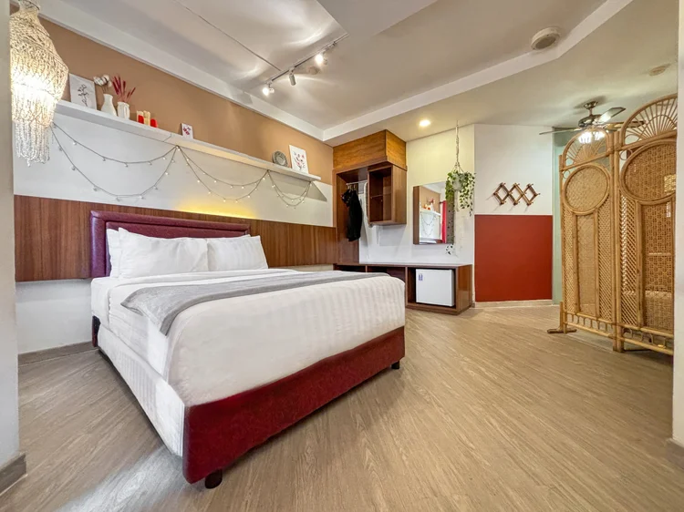 Ankara: White sheets on the bed, the same standard in all our units.