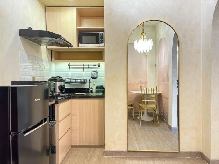 Adelaide: Modern open kitchen with fridge and microwave; the lobby convenience store sells the basics for cooking.