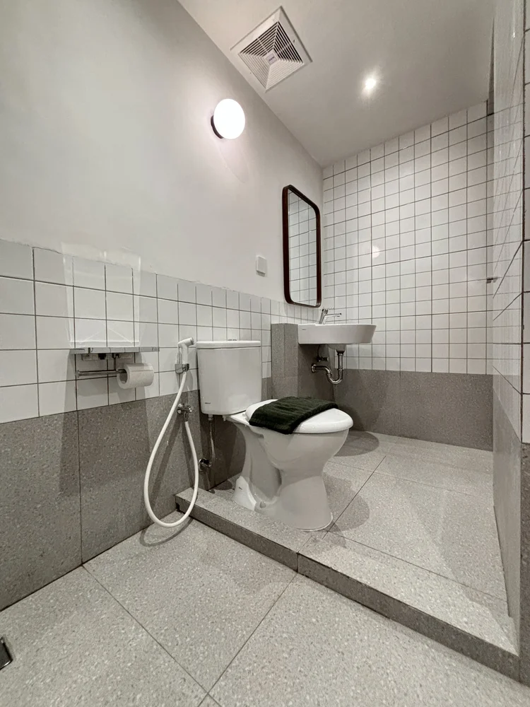 Incheon: The master bedroom's own bathroom, with a shower.