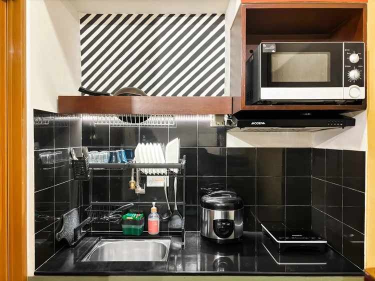 Geneva: Open kitchen with a microwave and dish rack; the lobby convenience store sells the basics for cooking.