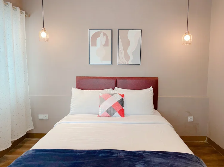 Oslo: The master bedroom's sliding bed: pull it out and it becomes two 140 cm beds.