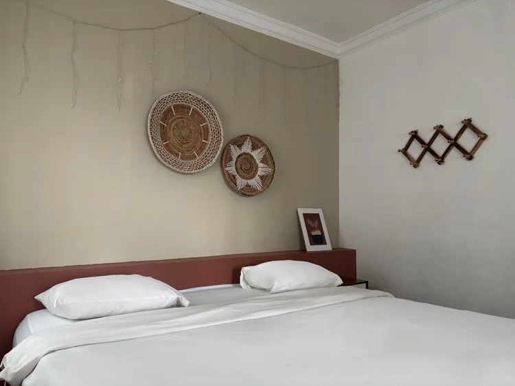 Namibia: Master bedroom: a 200 cm king bed with woven wall decor.