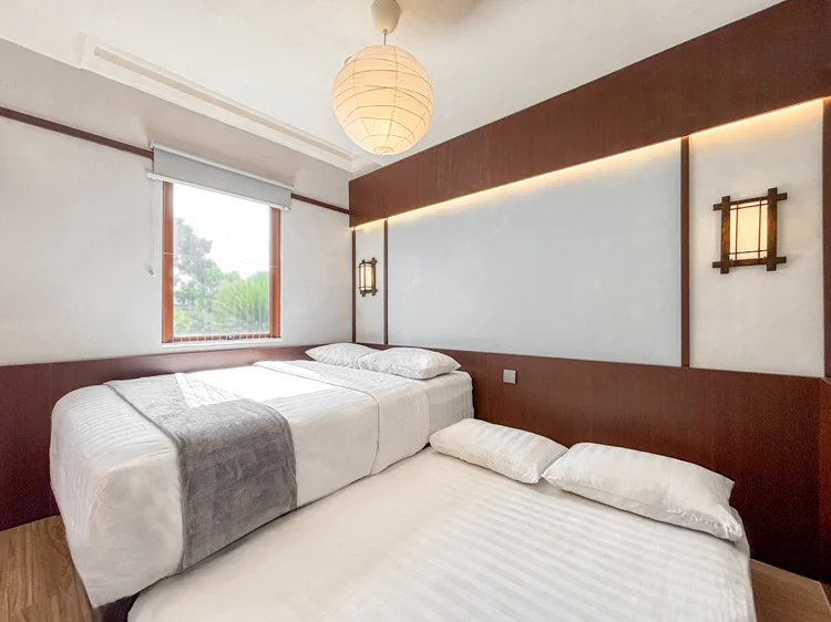 Shinjuku: The sliding bed in the bedroom: the lower half pulls out, making two small double beds.