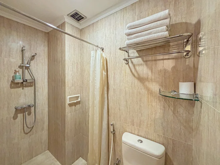 Ankara: Clean towels, soap and shampoo already in the bathroom, the same in every unit.