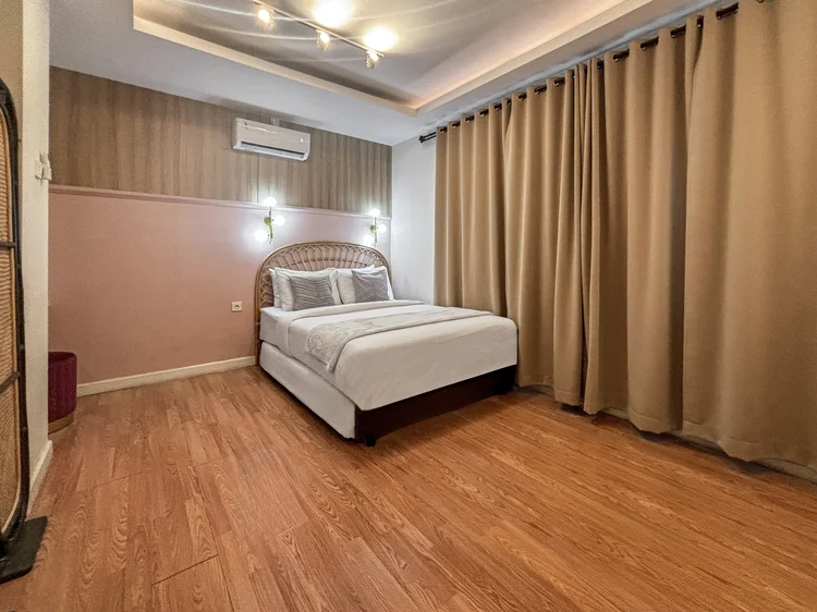 Batavia: The bed area, with its own AC. Sleeps 4, up to 6 with extra beds.