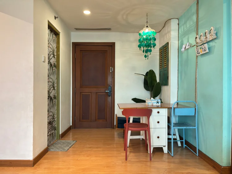 Honolulu: The front door. A lift straight to your floor, so luggage never climbs stairs.