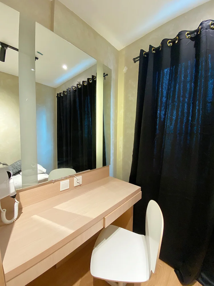 Amalfi: Dressing table with a big mirror and a hair dryer, so you get ready in the room.