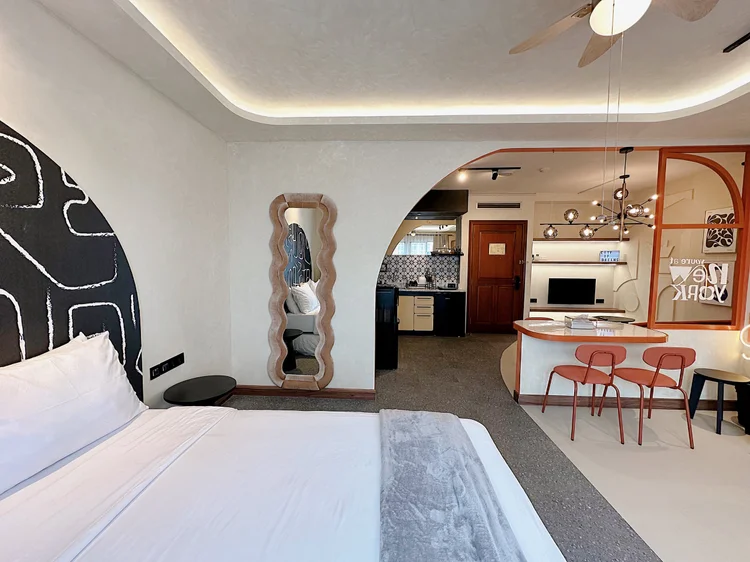New York: A 140 + 140 cm sliding bed, white sheets as in all our units.