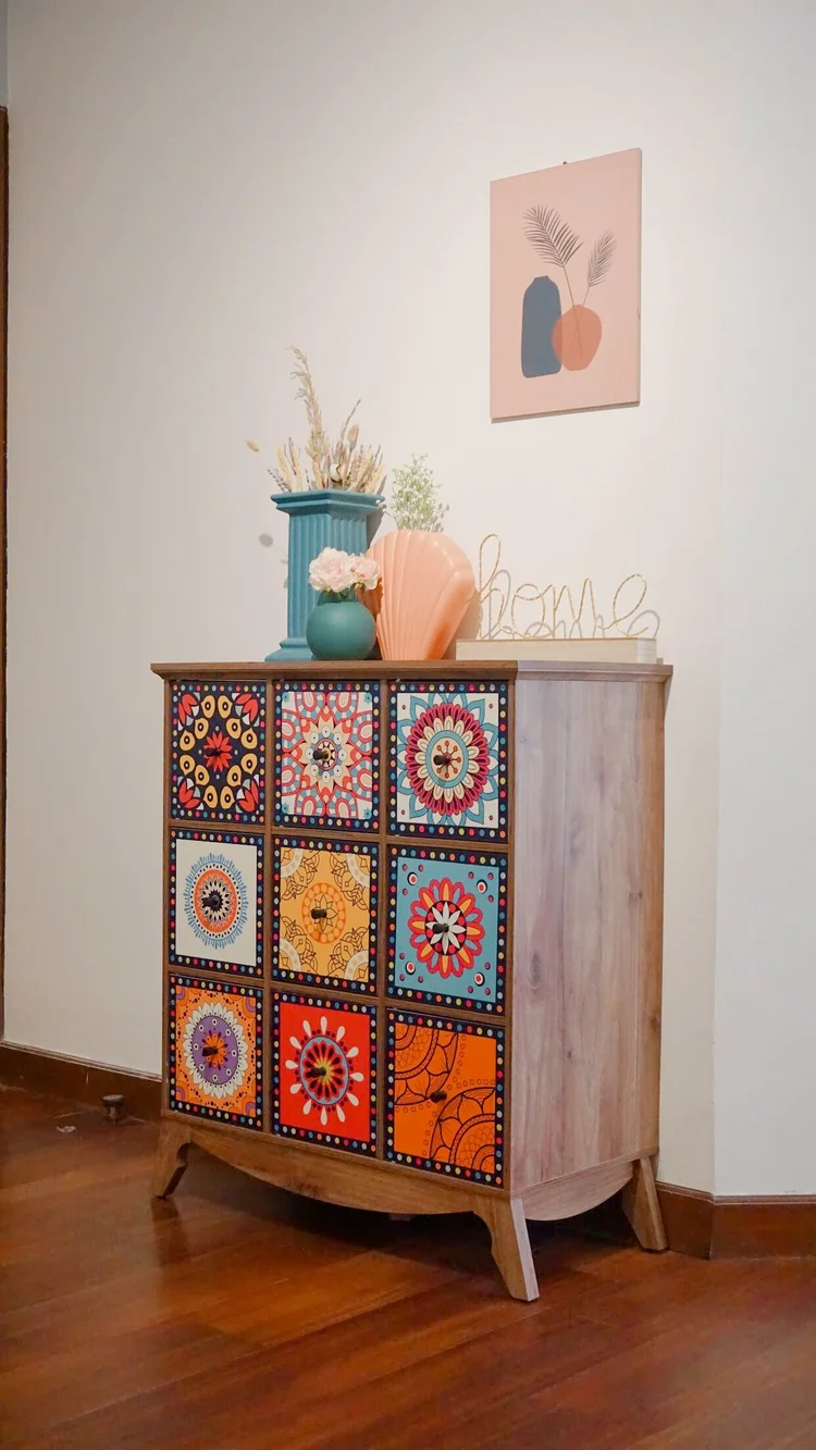 Havana: A wood cabinet with mosaic-pattern doors, one of the colorful details in this unit.
