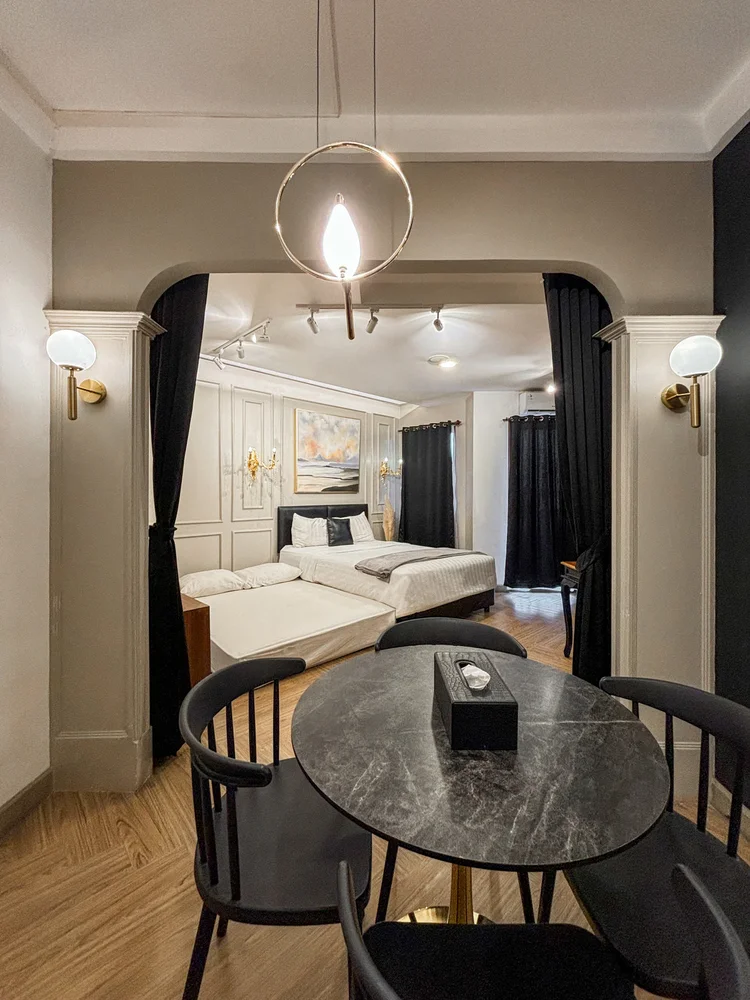 Vienna: An arched doorway from the hallway into the dining area, under a round pendant lamp.