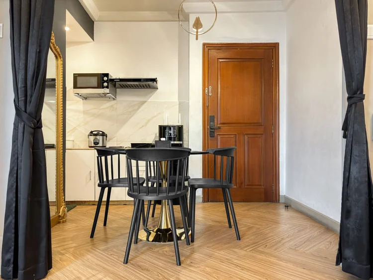 Vienna: Dining table for four with black chairs; booking direct here is usually the lowest price for the same unit.
