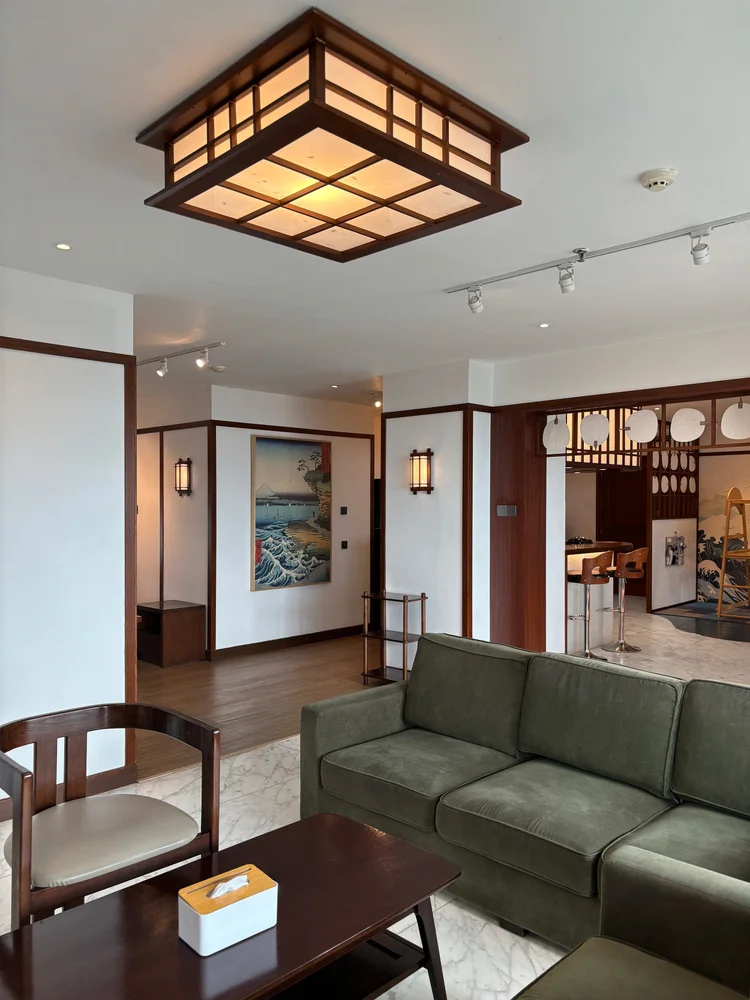 Okinawa: Japanese-style pendant lamps are a decor detail repeated around the unit.