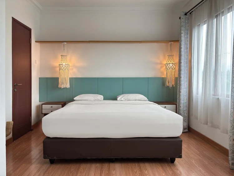 Mykonos: Master bedroom: a 180 cm king bed with AC and an ensuite bathroom.