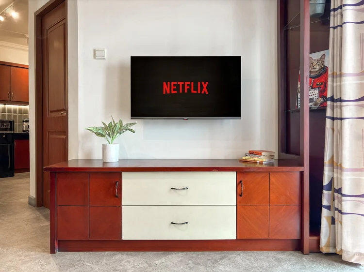 Chicago: Smart TV with Netflix on a wood console, plus a small mirror on the wall.