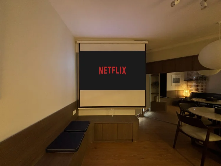 Aoyama: Smart projector with Netflix on a big screen, movie night cinema-style in the unit.
