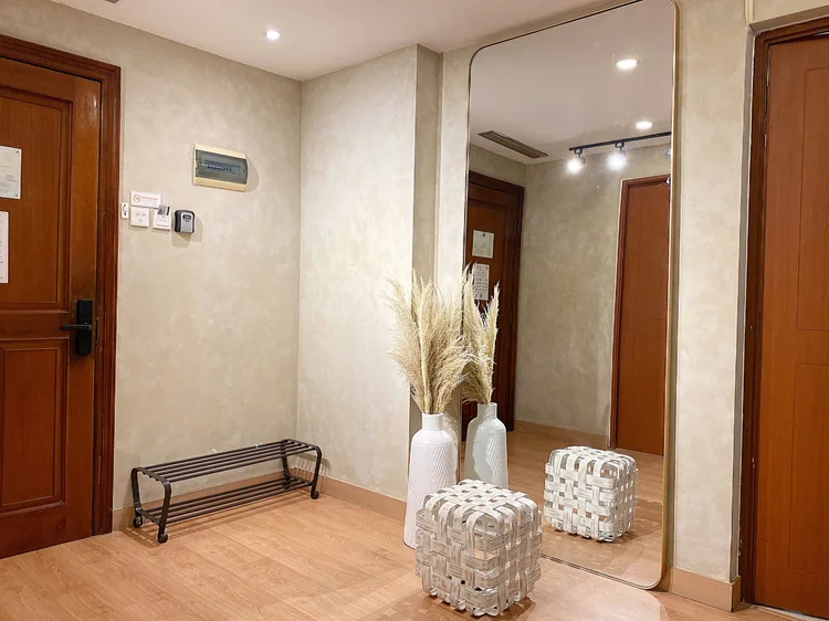 Amalfi: YOURE.AT Galeri Ciumbuleuit: 4.9 on Google, plus verified reviews on Traveloka and tiket.com.