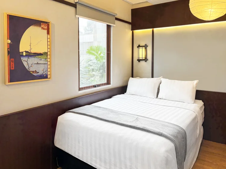 Shinjuku: White sheets on every bed, the same standard in all our units.