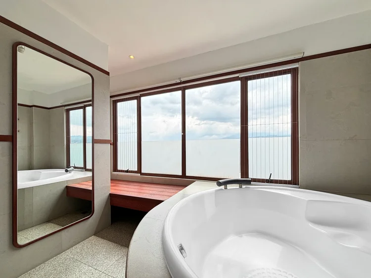 Okinawa: Another private indoor onsen in this bathroom, one of several around the unit.