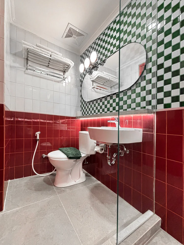 Miami: The bathroom, cleaned by our own team to CHSE standard before every check-in.