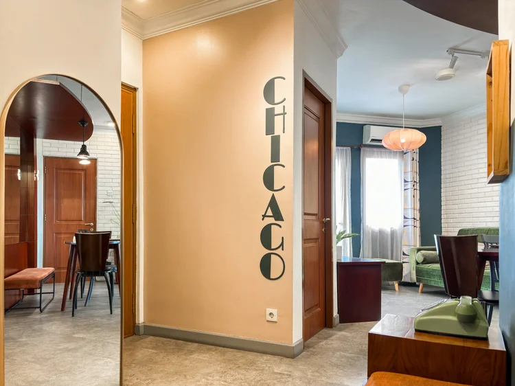 Chicago: A terracotta hallway links the living room to the dining area.