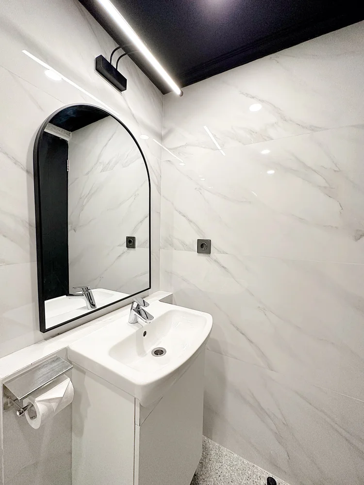 Los Angeles: The same soap and shampoo are stocked in this bathroom, the standard in every unit.