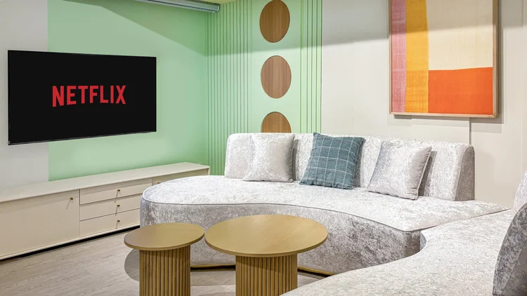 Gangnam: A large sofa faces the 55-inch smart TV with Netflix, room enough to watch together.